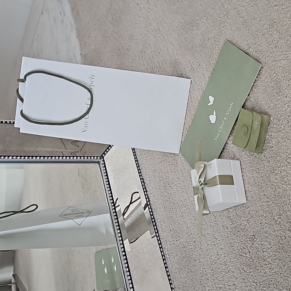 Van Cleef & Arpels Gift Set NEW!!